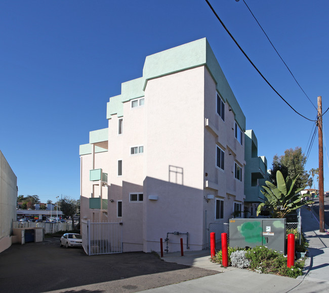 Palermo Terrace in San Diego, CA - Foto de edificio - Building Photo