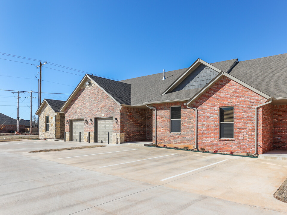 Belmont Cove Senior Independent Living in Yukon, OK - Building Photo