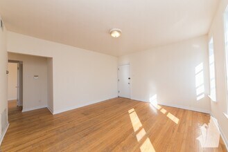 3010 N Whipple St, Unit 001 in Chicago, IL - Building Photo - Building Photo