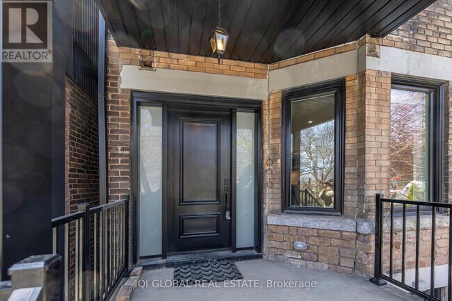 1502 Dufferin St in Toronto, ON - Building Photo - Building Photo