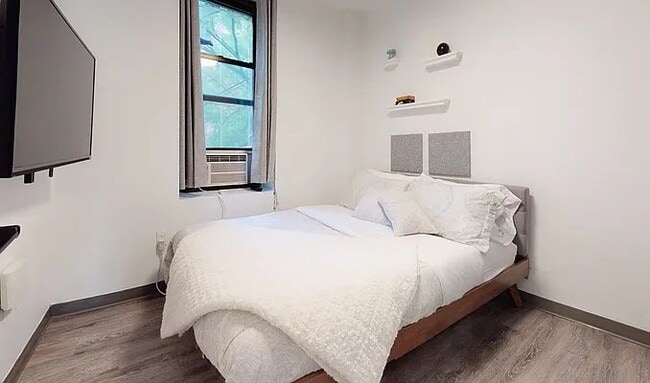 15 E 11th St in New York, NY - Building Photo - Building Photo