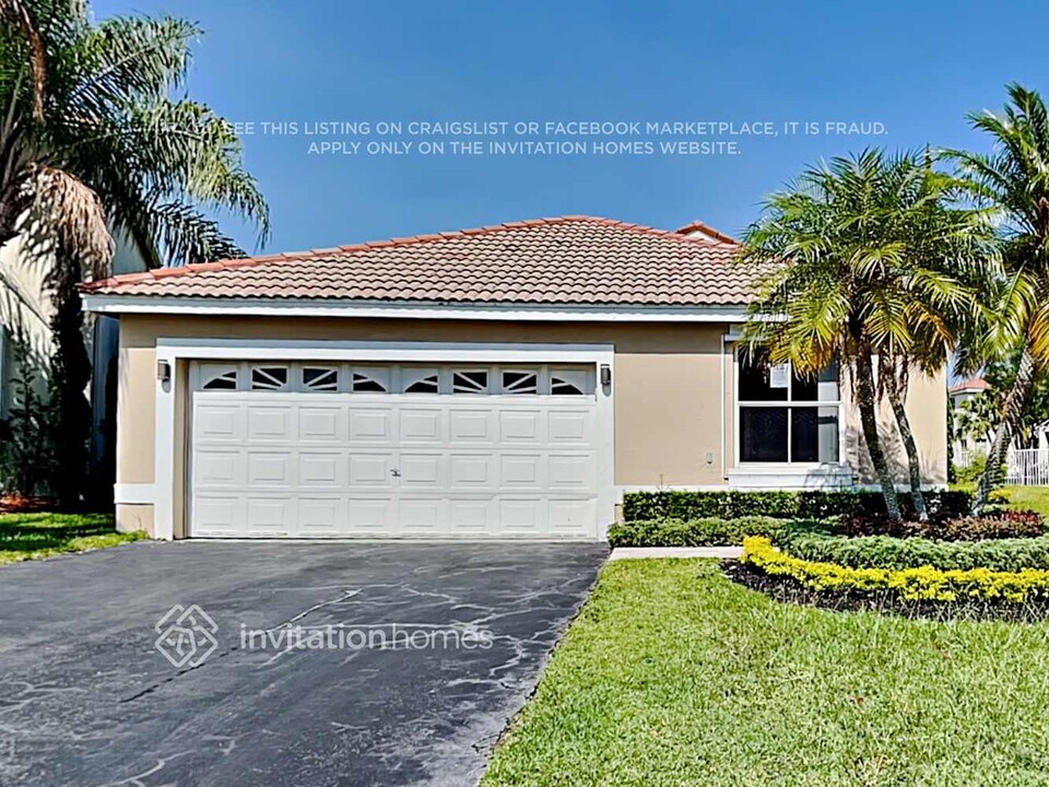 927 Stanton Dr in Weston, FL - Building Photo