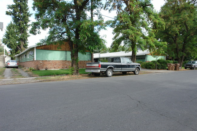 1611-1615 E North Crescent Ave in Spokane, WA - Building Photo - Building Photo