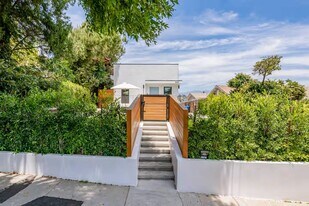 5237 Irvington Pl in Los Angeles, CA - Building Photo