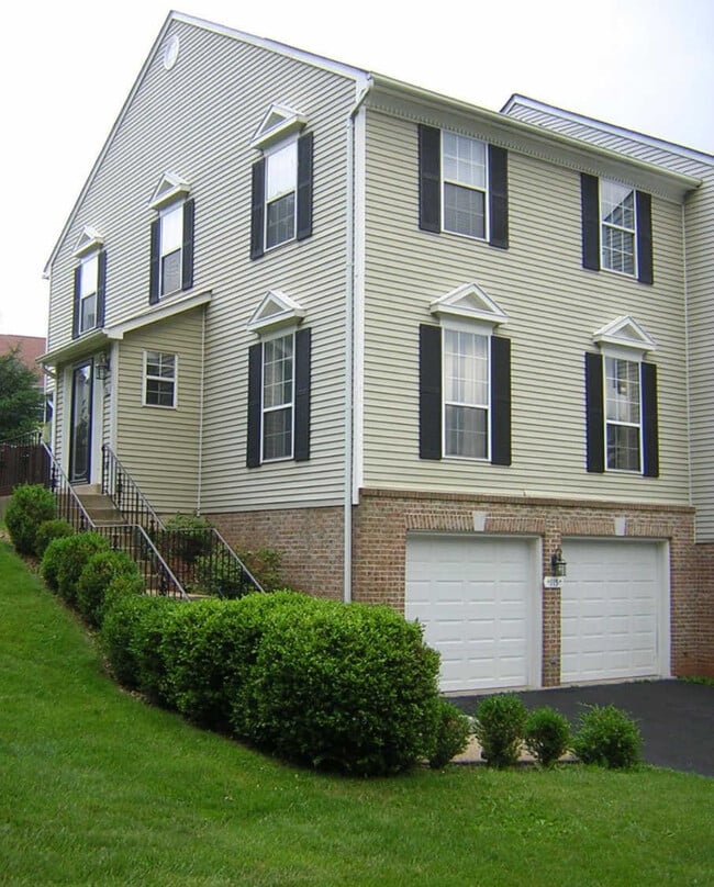 property at 115 Waltham Ct