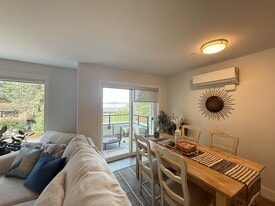 210 First Ave W in Qualicum Beach, BC - Building Photo