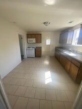 429 Florinda St in Hanford, CA - Building Photo - Building Photo