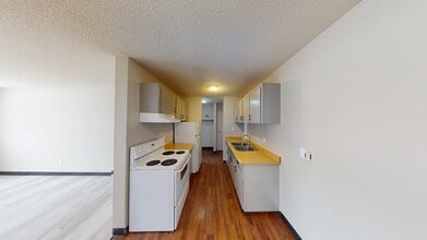 9515-9100 100 Ave. in Grande Prairie, AB - Building Photo - Building Photo