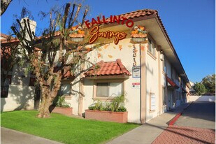 Arthur Avenue Apartments in Paramount, CA - Building Photo