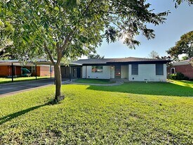 1019 Park Center St in Benbrook, TX - Building Photo