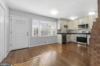 5412 Nutting Dr in Springfield, VA - Building Photo - Building Photo