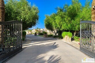 32 Clancy Lane Estates in Rancho Mirage, CA - Foto de edificio - Building Photo