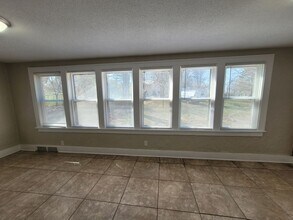 2414 Indianola Ave in Des Moines, IA - Building Photo - Building Photo