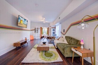 524 NW 35th St in Miami, FL - Foto de edificio - Building Photo