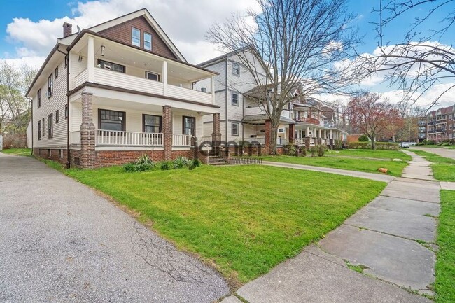 1695 Glenmont Rd in Cleveland Heights, OH - Building Photo - Building Photo