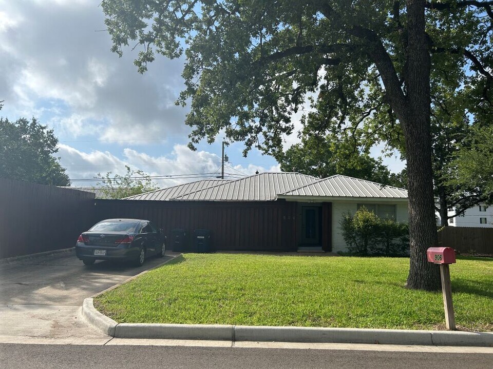 906 Gilchrist Ave in College Station, TX - Building Photo