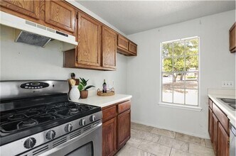 517-519 Greenlawn Blvd in Round Rock, TX - Building Photo - Building Photo