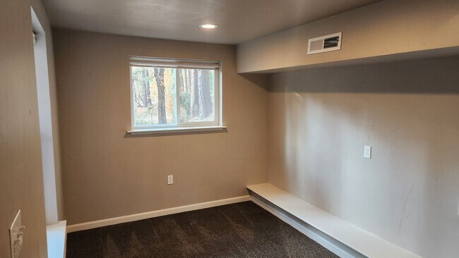 15890 Holly Davo Pl in Grass Valley, CA - Building Photo - Building Photo