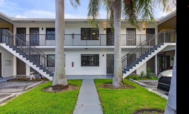 520 NE 44th St in Boca Raton, FL - Building Photo - Building Photo