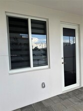 10250 NW 66th St in Doral, FL - Building Photo - Building Photo