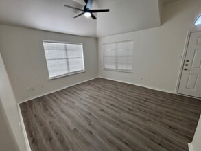 8135 Tierra Del Sol Rd in Arlington, TX - Building Photo - Building Photo
