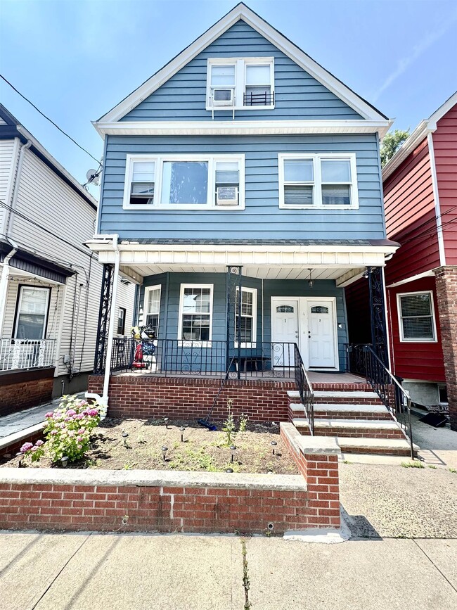 property at 4 Pavonia Ct