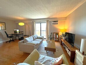 47 Mystic St, Unit 5A in Arlington, MA - Building Photo - Building Photo