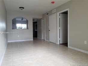 990 NE 33rd Terrace, Unit 102 in Homestead, FL - Building Photo - Building Photo