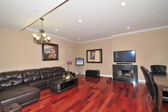 526 E Elmwood Ave in Burbank, CA - Building Photo - Interior Photo