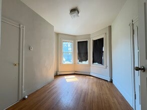 146 Broadway, Unit 1R in Bayonne, NJ - Foto de edificio - Building Photo