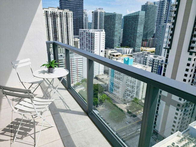 148 SW 8th St in Miami, FL - Building Photo - Building Photo