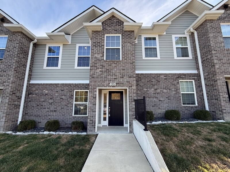 408 Creekview Dr in North Vernon, IN - Building Photo