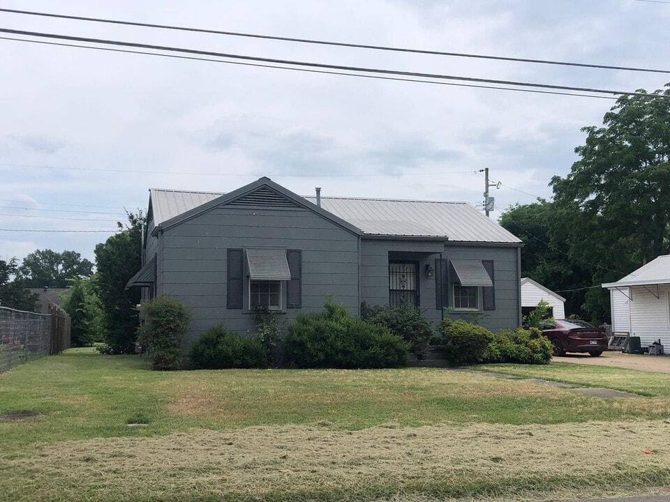 1715 W Arch Ave in Searcy, AR - Building Photo