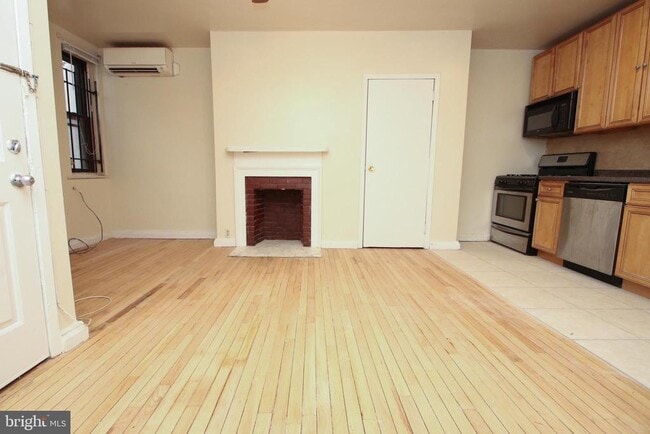320 S 15th St in Philadelphia, PA - Building Photo - Building Photo