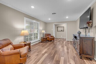 10051 Meadow Lake Ln in Houston, TX - Foto de edificio - Building Photo