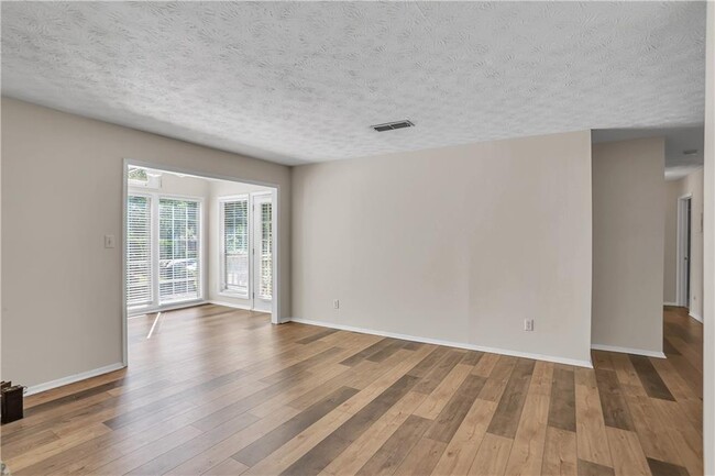 1408 Country Park Dr in Smyrna, GA - Foto de edificio - Building Photo