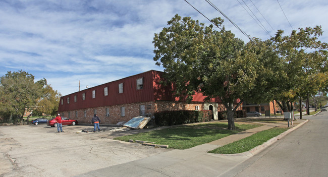 Woodvine Apartments in Denton, TX - Foto de edificio - Building Photo