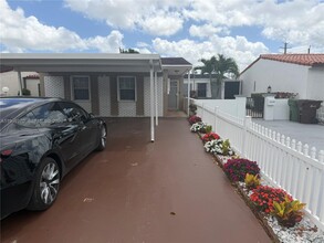 1486 W 72nd St in Hialeah, FL - Building Photo - Building Photo