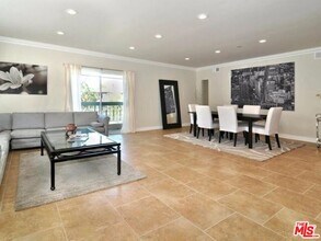 5354 Lindley Ave in Los Angeles, CA - Building Photo - Building Photo