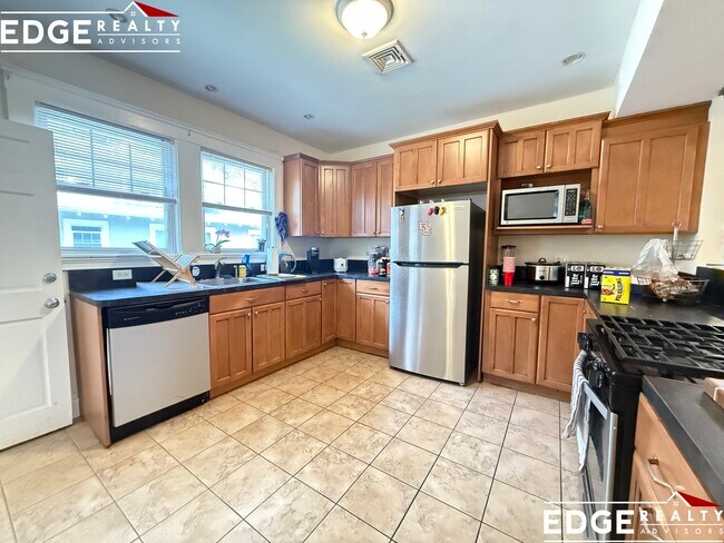 37 Radnor Rd, Unit 2 in Boston, MA - Foto de edificio - Building Photo