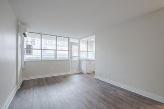 100 Alexander Street in Toronto, ON - Building Photo - Building Photo