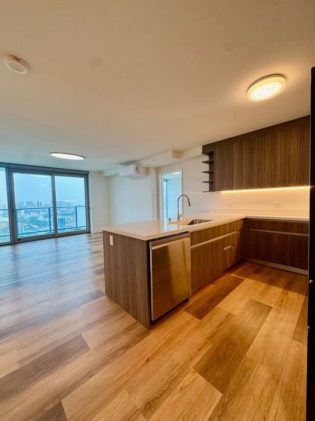 property at 825 Ke’eaumoku St