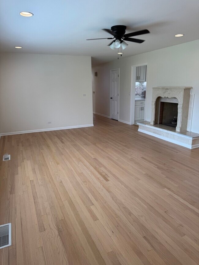 7450 Webster St in Downers Grove, IL - Building Photo - Building Photo