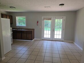 106 Mae St in Starkville, MS - Foto de edificio - Building Photo