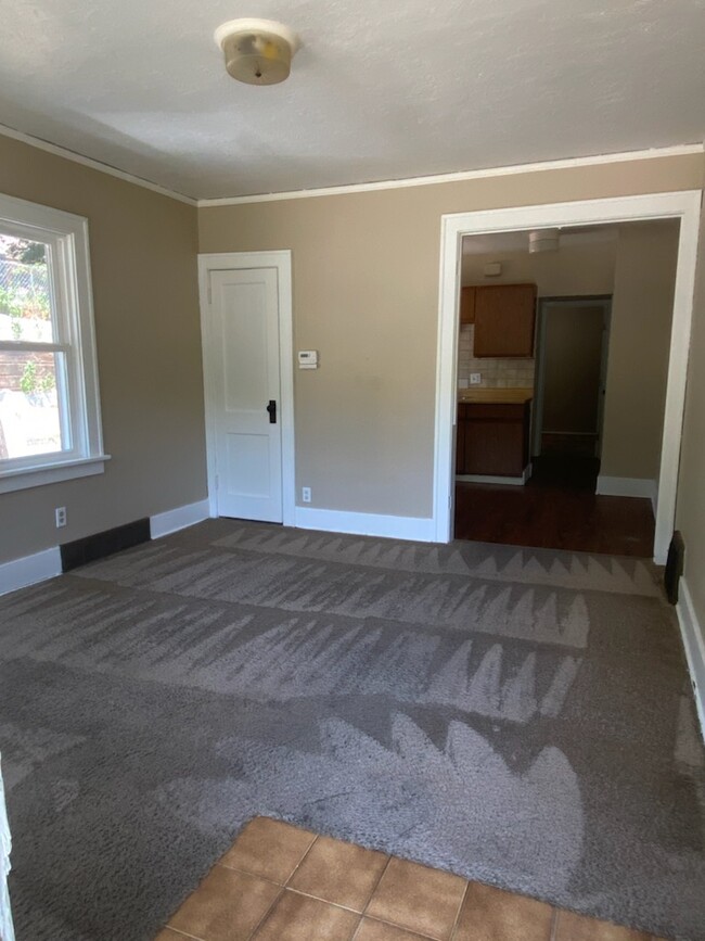 property at 915 26th St
