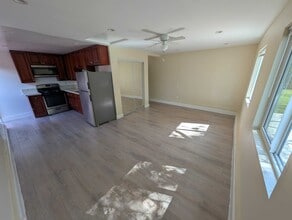 6534 Peterson Ave in Los Angeles, CA - Foto de edificio - Building Photo