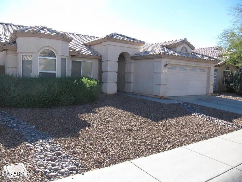 4757 W Kristal Way in Glendale, AZ - Building Photo