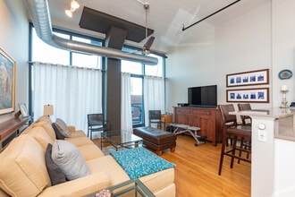 1224 W Van Buren St, Unit 622 in Chicago, IL - Foto de edificio - Building Photo