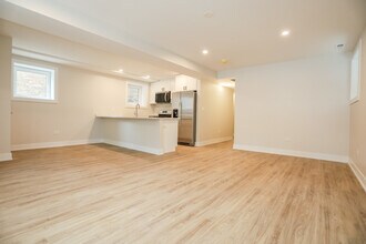 2230 W Wilson Ave in Chicago, IL - Building Photo - Building Photo