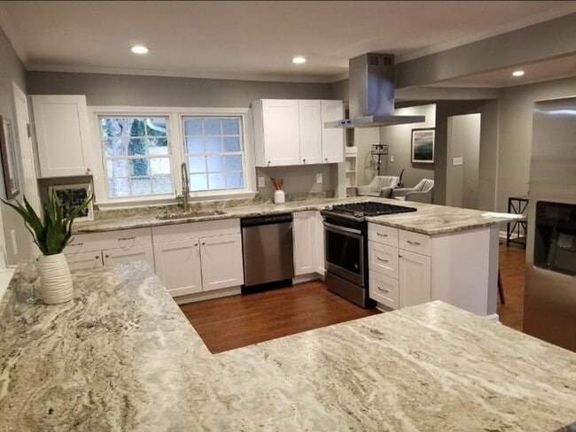2116 Trailwood Rd in Decatur, GA - Building Photo - Building Photo